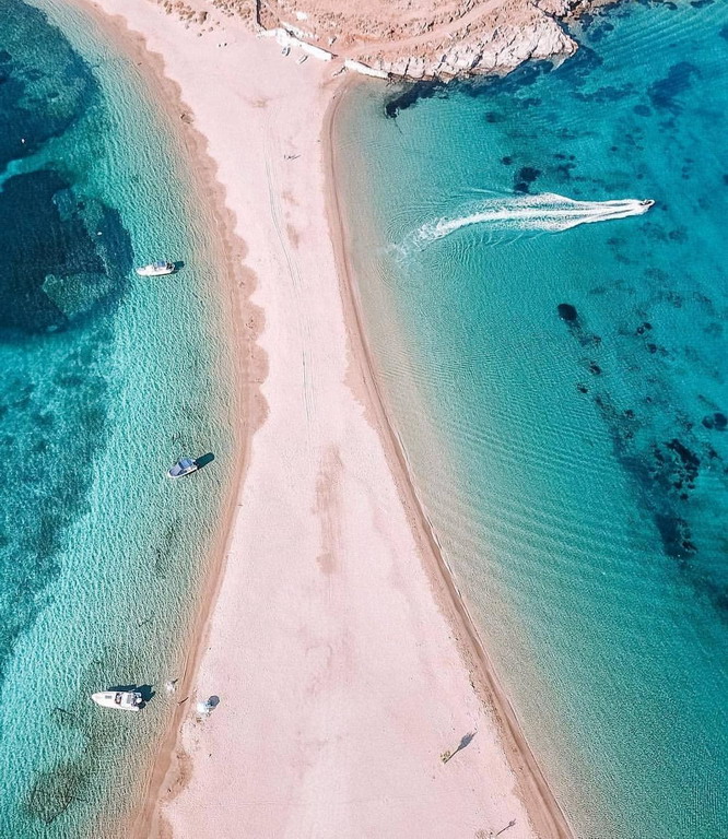  Kolona plaža Kitnos 